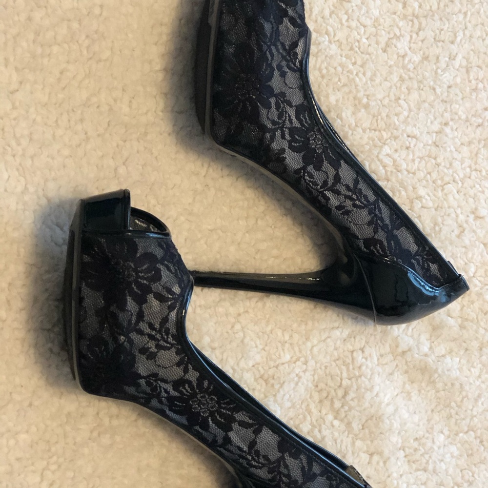 Guess Lace Heels - Picture 4 of 6